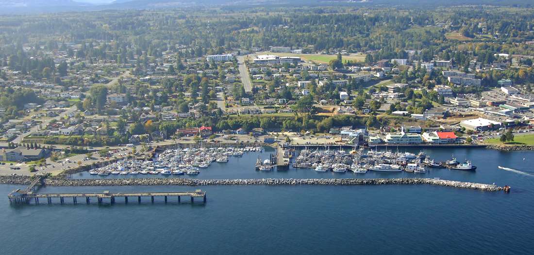 City of Campbell River showing housing and marina